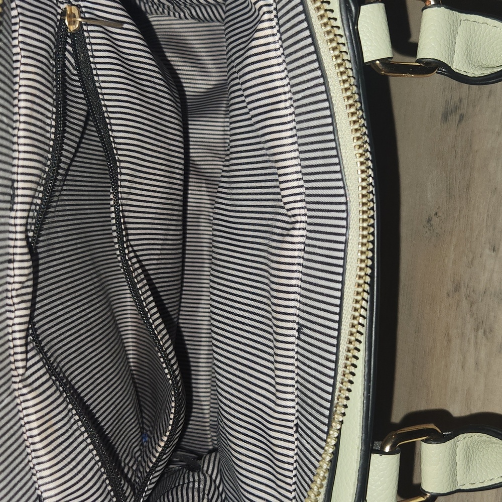 ISA CAPI Sage & Cream Purse - Picture 9 of 11